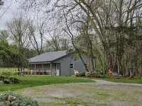 Peaceful, Quiet and Country with 2 bedrooms and WiFi, AC in marvelous Morrow - 4-Star