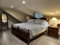 Large Lakehouse with hot tub. walk to public beach in Twin Lakes WI - 按摩浴缸