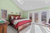 Spacious Trickey Moose Family Retreat - Woodstove, Firepit, Kayaks, Water Access - 무료 와이파이