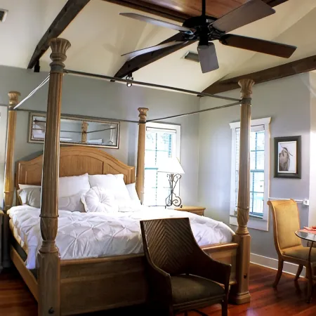 Romantic Spa Experience in Luxurious Creekside Honeymoon Cottage in the Landings