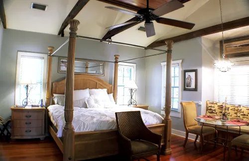Romantic Spa Experience in Luxurious Creekside Honeymoon Cottage in the Landings - 4-Star