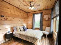 Secluded Mountain Cabin with Spectacular Views- Hiker's Dream - 4-Star
