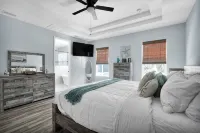 "Brand New Luxury Beach House  Vilano Beach " Walk to Beach " Heated Pool - Strand