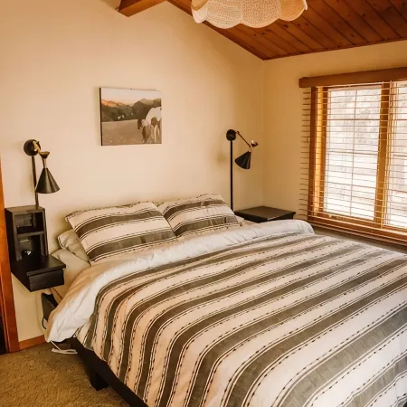 Cozy Fishing Cabin: Hat Creek, Pit River, Fall River, Baum Lake. Burney Falls.