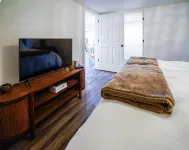 Modern Barndominuim on stunning 100 Acre Ranch - 4-Sterne