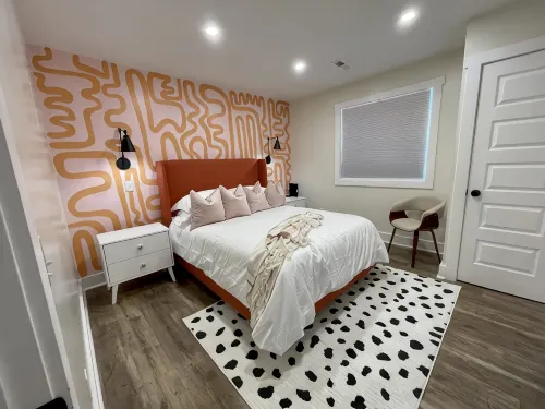 Eccentric Privy-Sleeps6. 2nd floor & outdoor deck - 3-Star