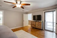A Spacious Place for Everyone. Sanford Stadium, Downtown and Dining So Close! - balcony