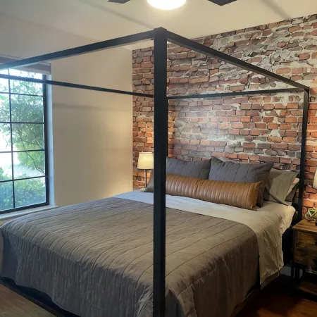Arroyo Manor - Centrally Located