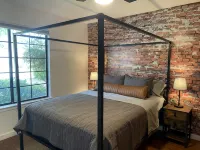 Arroyo Manor - Centrally Located - Homestays