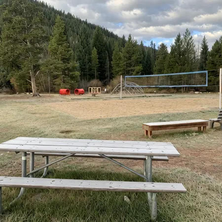 Lakeside, Ski Condo with Amazing Views, Quiet, Family-Friendly