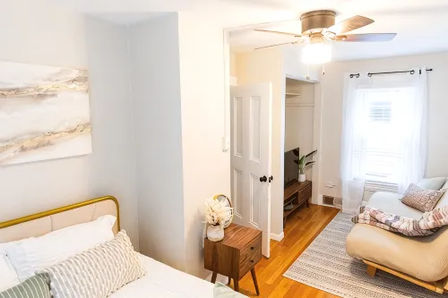 Serenity in South Wedge: desirable walking community meets vibrant tranquillity! - 3-Star