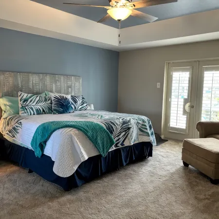 The Palms - 3 miles to the beach - Heated Pool - Sleeps 6