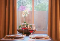 Relax & Enjoy Private Studio w/Courtyard - Apartments