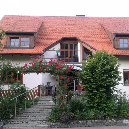 Bright apartment "In the Green" for 6-8 people near Lake Constance