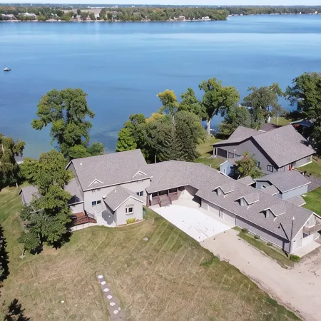 Spectacular Lakefront Retreat on 2 acres~ Perfect Large Family Getaway
