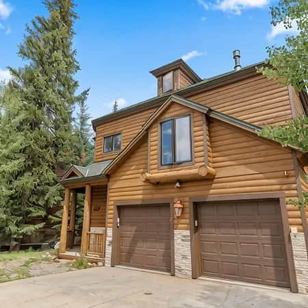 Streamside Retreat w/Creek and Mountain Views-Private Hot Tub overlooking creek