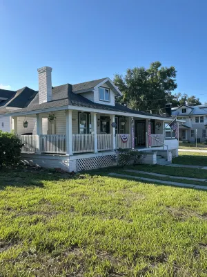 The Rose on Lakeside Mount Dora-Umatilla4 Bedrooms 2 1/2 bathrooms Sleeps 10 - Boutique