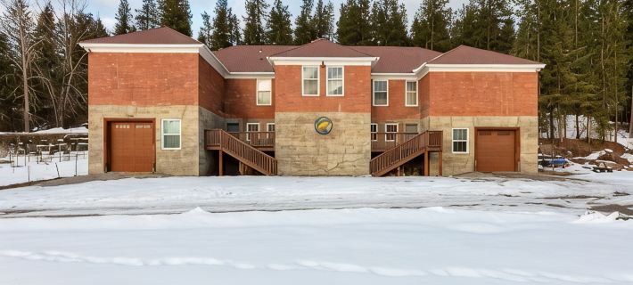 Historic High School - Stays and events close to skiing, golf, fishing, hunting! Hotels in Shoshone County