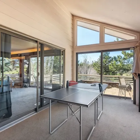 Beautiful, large, private home in Fox Acres- huge patio w/ gorgeous views!