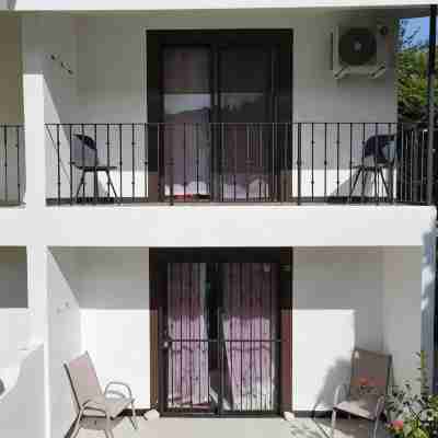 2-Bd Unit with Pool, 2 Blocks from Beach Hotel Exterior