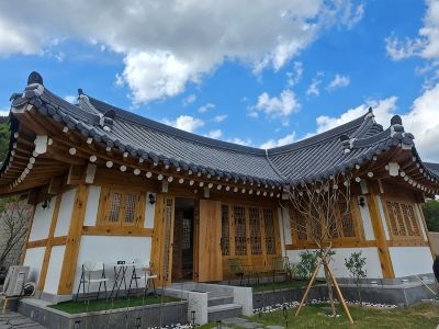 Gimpo Munsusan Hanok