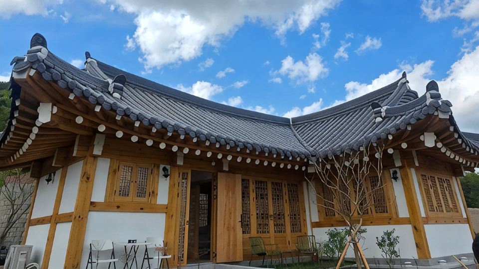 Gimpo Munsusan Hanok