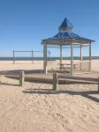 Beautiful Colonial Mint Condition Summer House Walking Distance to Beach -  Privatzimmer