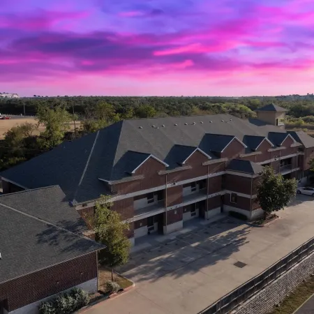 Texas Bungalows Hotel & Hotel Que at Lakeline Austin Cedar Park
