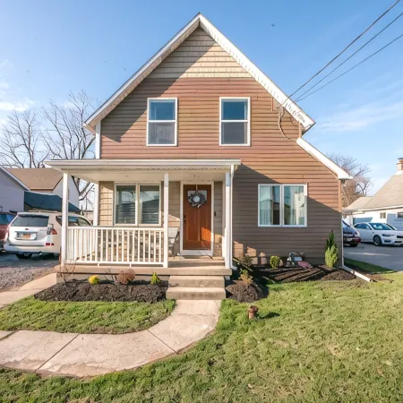 KING Master En-Suite- BRAND NEW Home- Buffalo's Best Kept Secret!