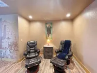Brand New House Right on Allen St one Block from the Birdcage - Wifi
