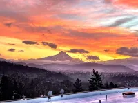 The Mountain View Penthouse in the Heart of Downtown White Salmon, Loft 18 - 4-Star