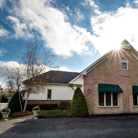Luxurious 4Br, Private Pool, Heated Spa-Open Year-Round, Near Downtown!