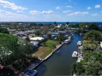 Waterfront 5Br Luxury Home – Pool, Spa, Boat Lift, Putting Green, Fire Pit - con encanto