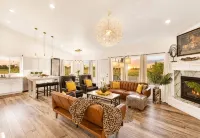Luxury 6Br |Hot Tub |Private Pickleball |Sleeps 15 - WiFi