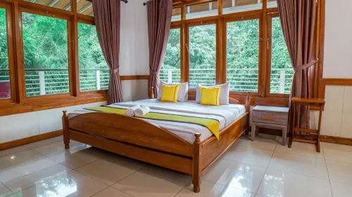 Tirtasari Nice Guest House - 2-Star