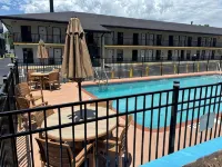 Travelodge by Wyndham Alachua - Pools