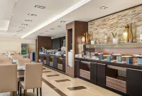 Howard Johnson by Wyndham Dammam - breakfast