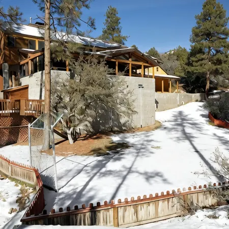 Secluded on 9 acres Beautiful 6,000+ Sq. Ft. Cabin, 6 Bd 4.25 Bath