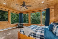 Northern Comfort Overlooking Caribou Lake- Spacious and Secluded - 4-Star