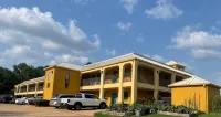 Majestic Inn - Motels