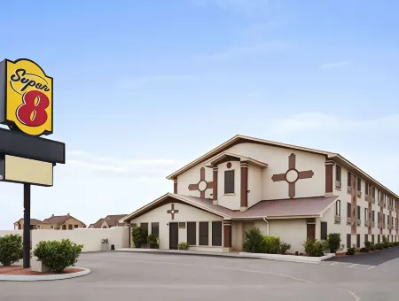 Super 8 by Wyndham Carlsbad