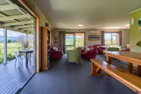 Eden's Edge Lodge Hotels in Kaiteriteri
