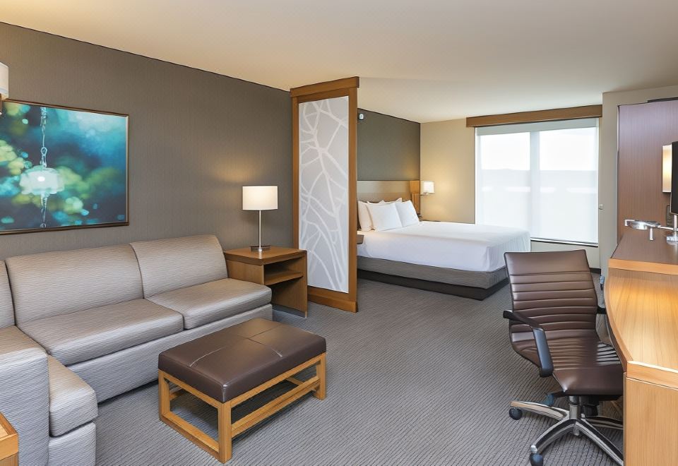 3. Hyatt Pl..