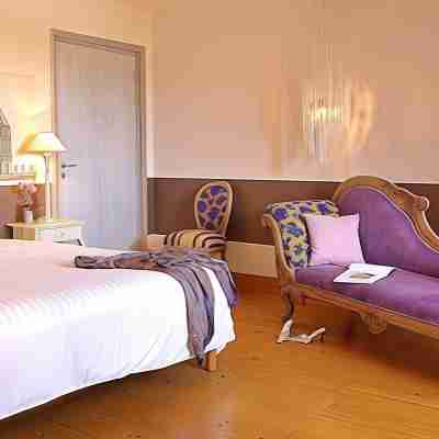 Le Relais Louis XI Rooms