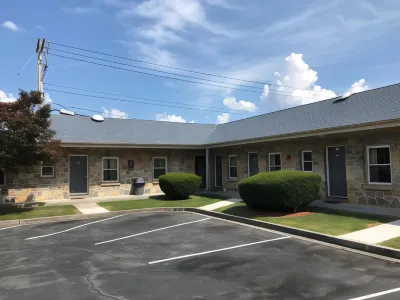Blue Ridge Motel Hotels near Riverton Commons