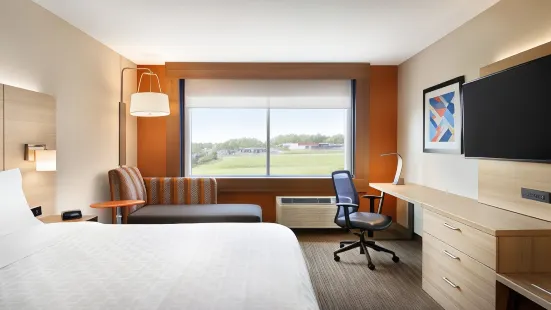 Holiday Inn Express & Suites Heath - Newark