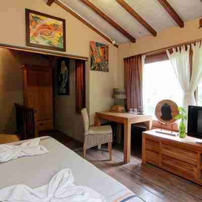 Astuti Gallery Homestay Rooms