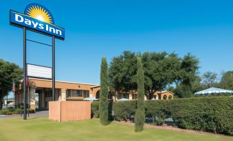 Days Inn by Wyndham San Marcos