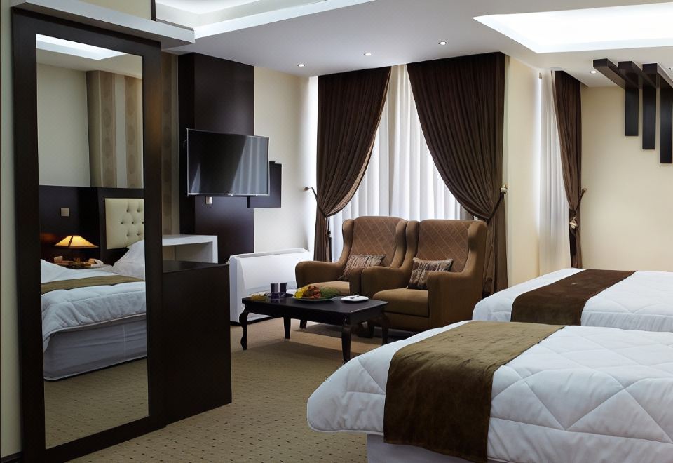 Gostaresh Hotel