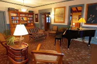 Elk Mountain Lodge